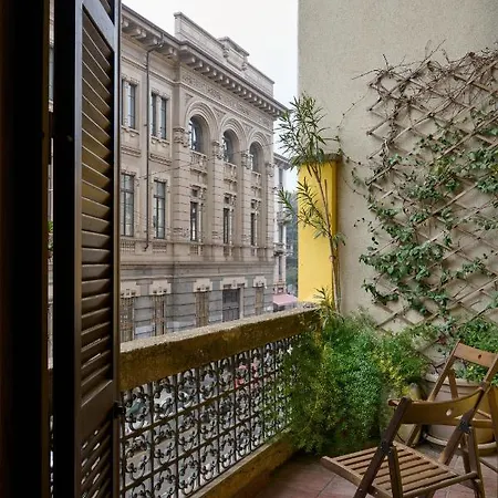 Artist Nadia'S Apartment In Porta Vercellina-2