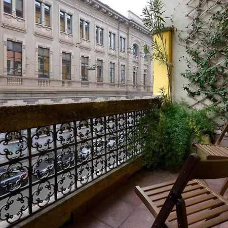 Artist Nadia's apartment in Porta Vercellina-3
